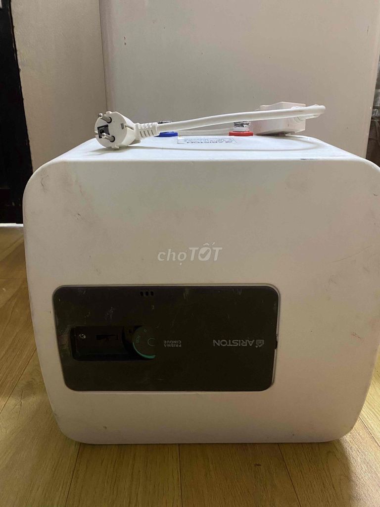 Bình nóng lạnh Ariston Trắng. Mua bán Thiết bị vệ sinh, nhà tắm tại Quận Ba Đình Hà Nội được đăng bởi Bạch Ngọc Uyển hình 1