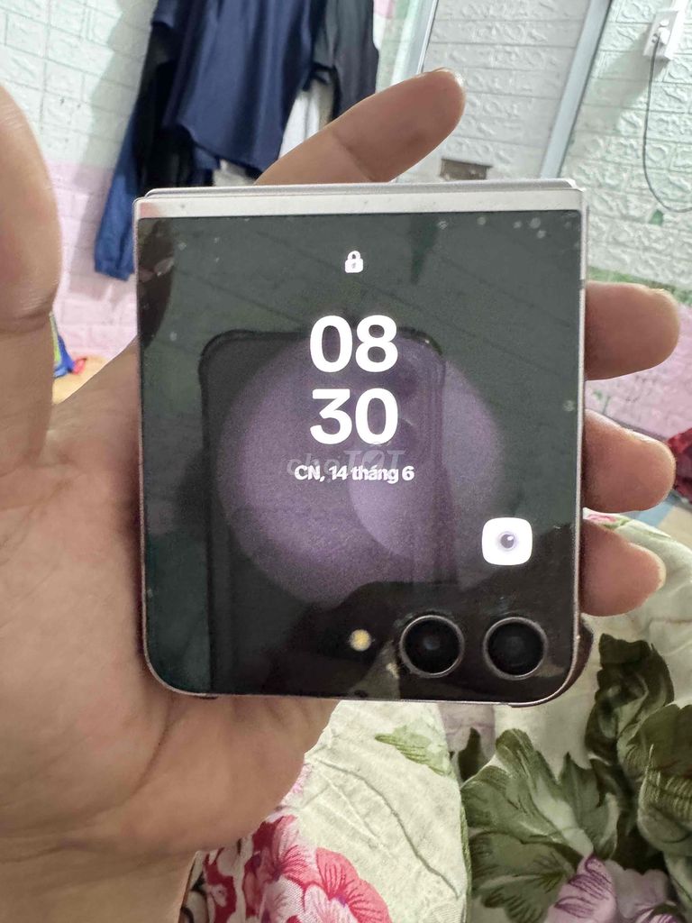 Samsung Galaxy Z Flip Hồng Kim loại, Kính. Mua bán Điện thoại tại Thành phố Biên Hòa Đồng Nai được đăng bởi trần hiếu hình 1