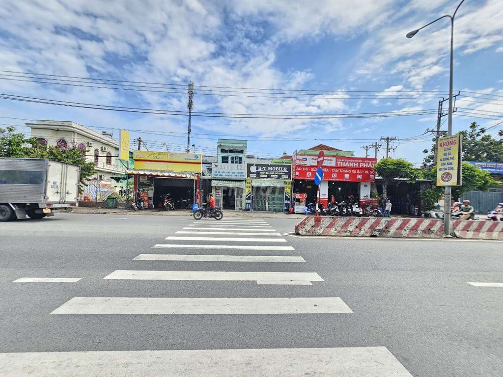 Nhà phố mặt tiền kinh doanh gần Vincom550 P. Bình Hòa Tp Thuận An
