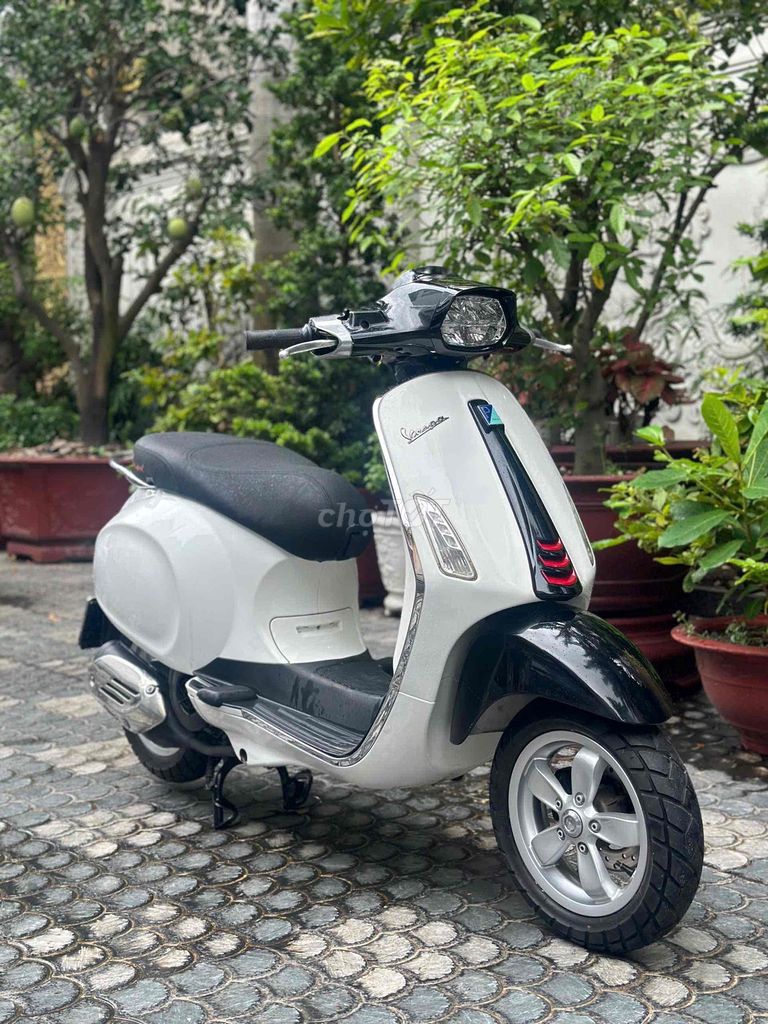 Vespa đèn vuông đời 2014 bstp chính chủ. Mua bán Xe máy tại Quận 10 Tp Hồ Chí Minh được đăng bởi Hoang sang hình 2