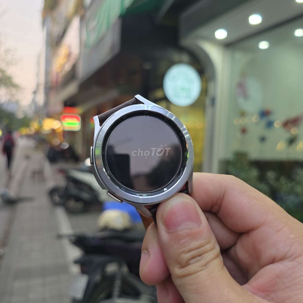 Samsung Watch 4 Classic 46mm Bạc Đẹp 99%. Mua bán Thiết bị đeo thông minh tại Quận Đống Đa Hà Nội được đăng bởi Nguyễn Văn Lợi hình 1