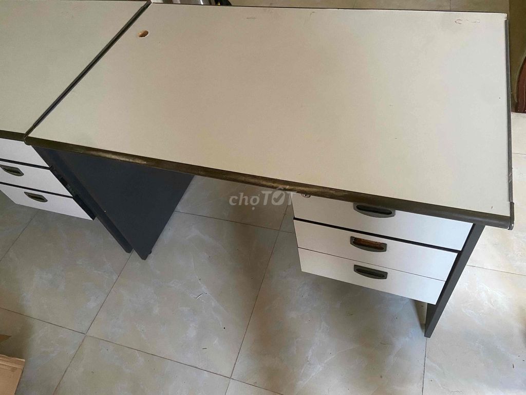 Thanh lý bàn văn phòng Hoà Phát. Mua bán Bàn ghế tại Huyện Sóc Sơn Hà Nội được đăng bởi Đức Huy hình 1