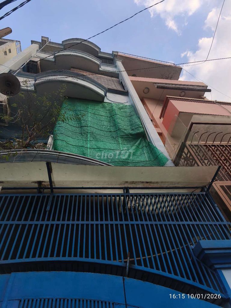 Phòng ban công máy lạnh lâu 2 gần măt tiền , giữa Nguyễn Kiệm, phan đ