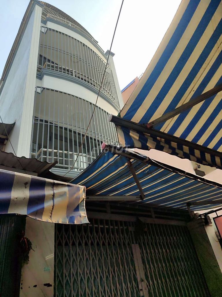 Nhà hẻm Hậu Giang trong chợ Phú Định 4x20 2 lầu