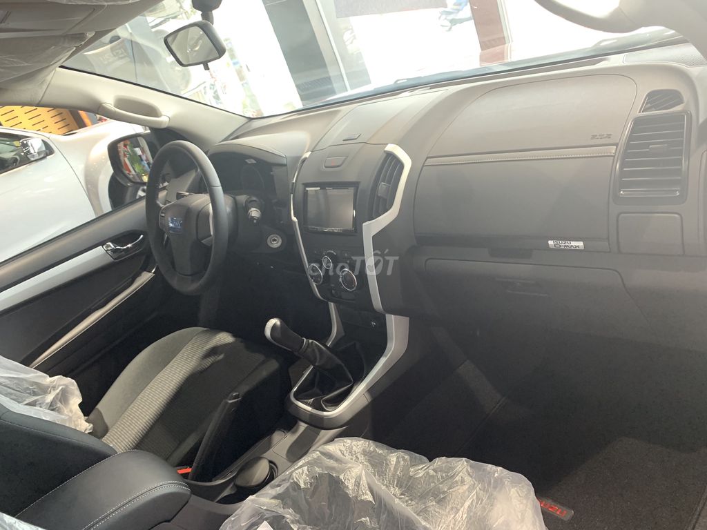 0934375997 - Isuzu Dmax LS 1.9L 4x2 MT 2019 -  Giá mềm