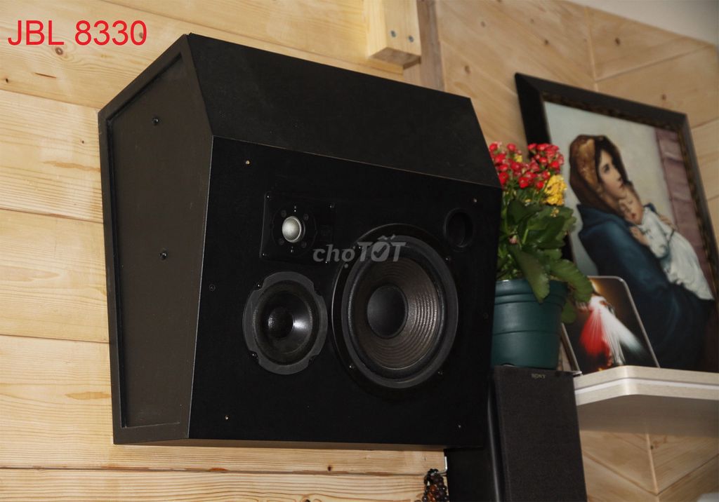 Loa Mỹ JBL 8330, bass 20cm, nhạc, hát đều hay.