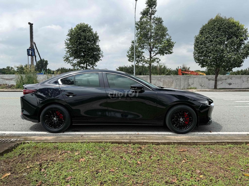 Mazda Mazda 3 1.5 Premium 2021 Черный 70.000 км