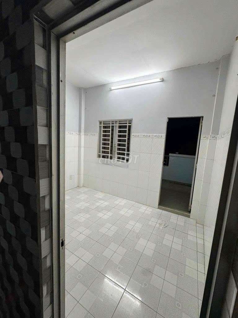 Весь дом в аренду CMT8 50 м2, 2 спальни, 2 туалета, цена 10 т.р.
