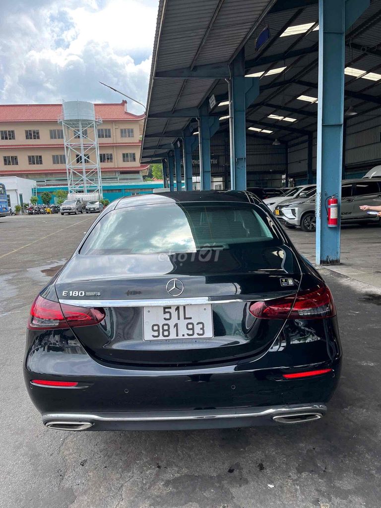 Mercedes Benz E180 lướt model 2022. Mua bán Ô tô tại Quận Bình Thạnh Tp Hồ Chí Minh được đăng bởi Hùng Mercedes Haxaco Hàng Xanh hình 1