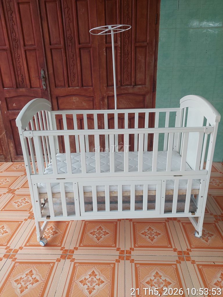 Nôi cũi gỗ trắng trẻ em. Mua bán Mẹ và bé tại Huyện Bến Lức Long An được đăng bởi Lê Nguyễn Hồng Yến  hình 1