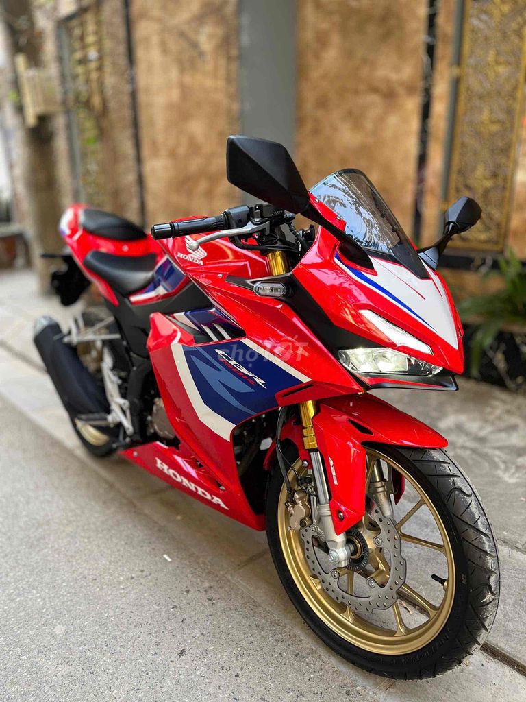 HONDA CBR 150R biển 29- bản HRC 2025  odo62km. Mua bán Xe máy tại Quận Cầu Giấy Hà Nội được đăng bởi Tong motor xe may hình 2