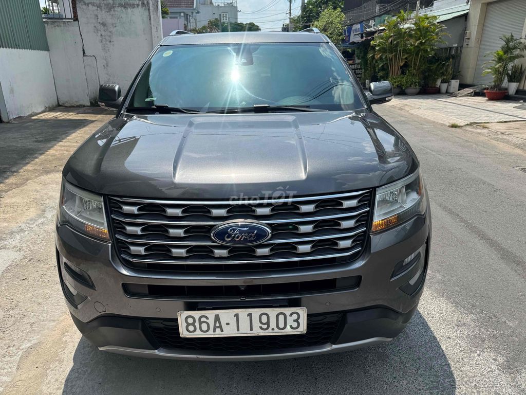 Ford Explorer 2017 США Серый 7 мест