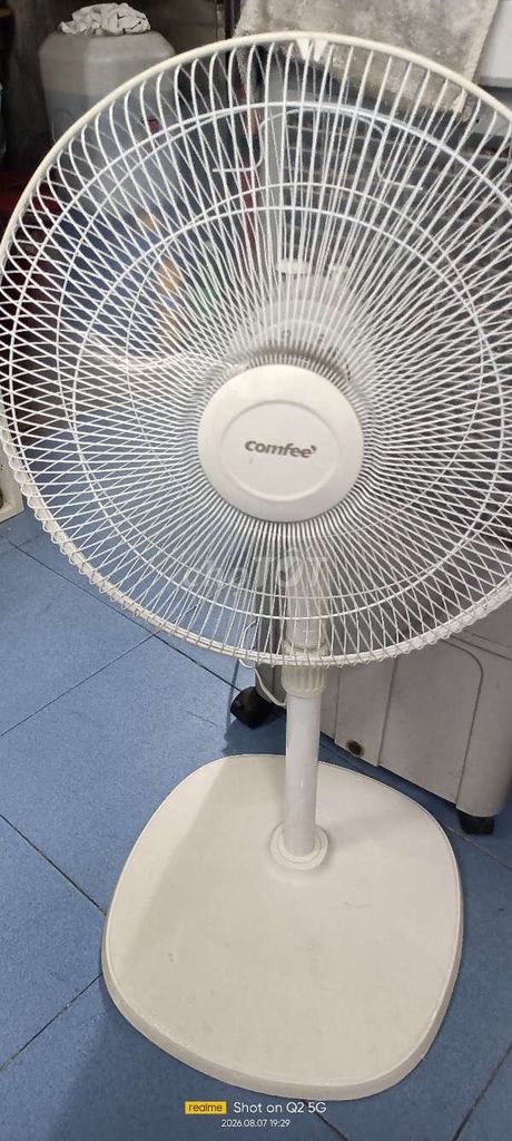 Quạt đứng Comfee Trắng Tiết kiệm điện. Mua bán Quạt tại Quận Hoàn Kiếm Hà Nội được đăng bởi công vũ hình 1