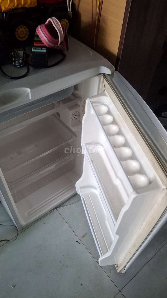 Tủ lạnh mini Sanyo Trắng tiết kiệm điện. Mua bán Tủ lạnh tại Thành phố Thủ Dầu Một Bình Dương được đăng bởi nhà quê hình 1