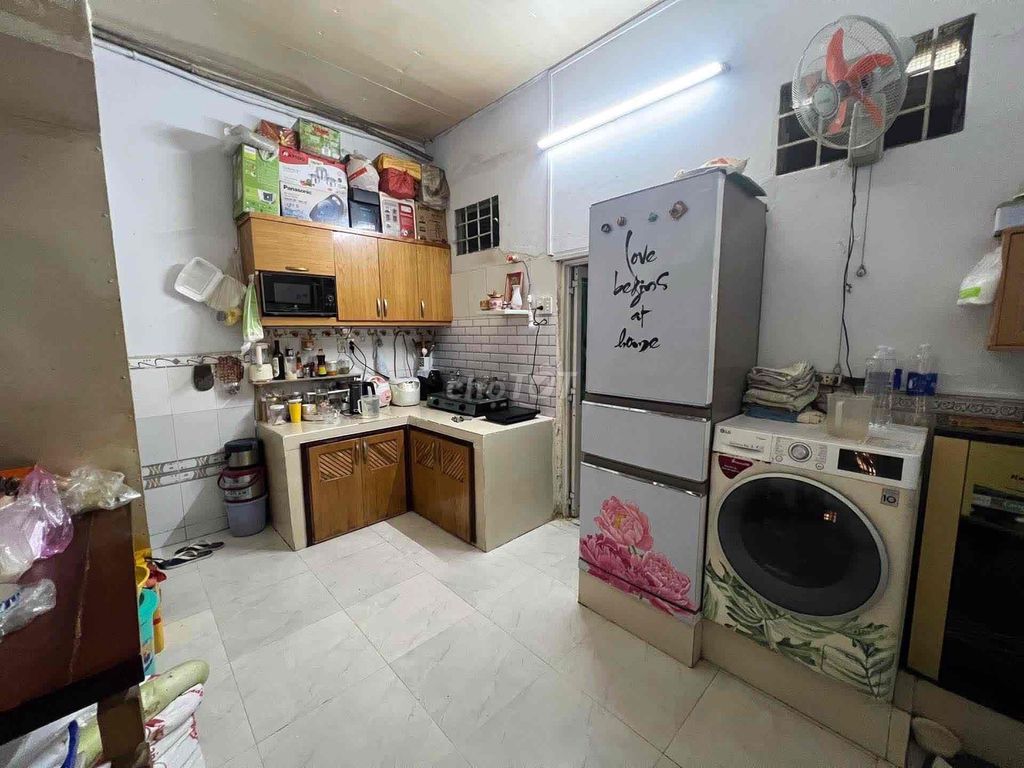 Дом в Чыонгтхо, 75м², 3 этажа, автотранспорт у дома, 4 спальни, 5 млрд