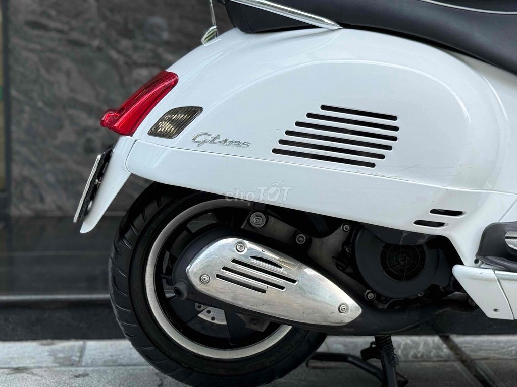 Siêu Đẹp và chất lượng Vespa Gts 3v ie Bạch Mã 29C. Mua bán Xe máy tại Quận Ba Đình Hà Nội được đăng bởi Xe Máy Nam Thi hình 5
