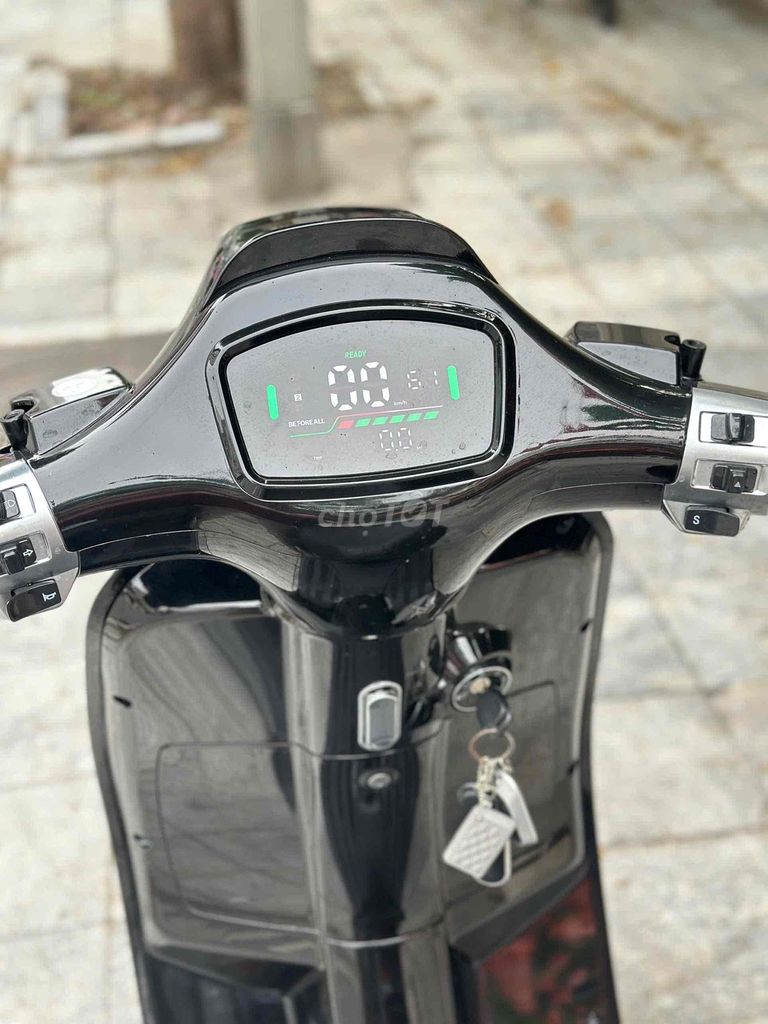 Электроскутер Vespa Latina V 2026