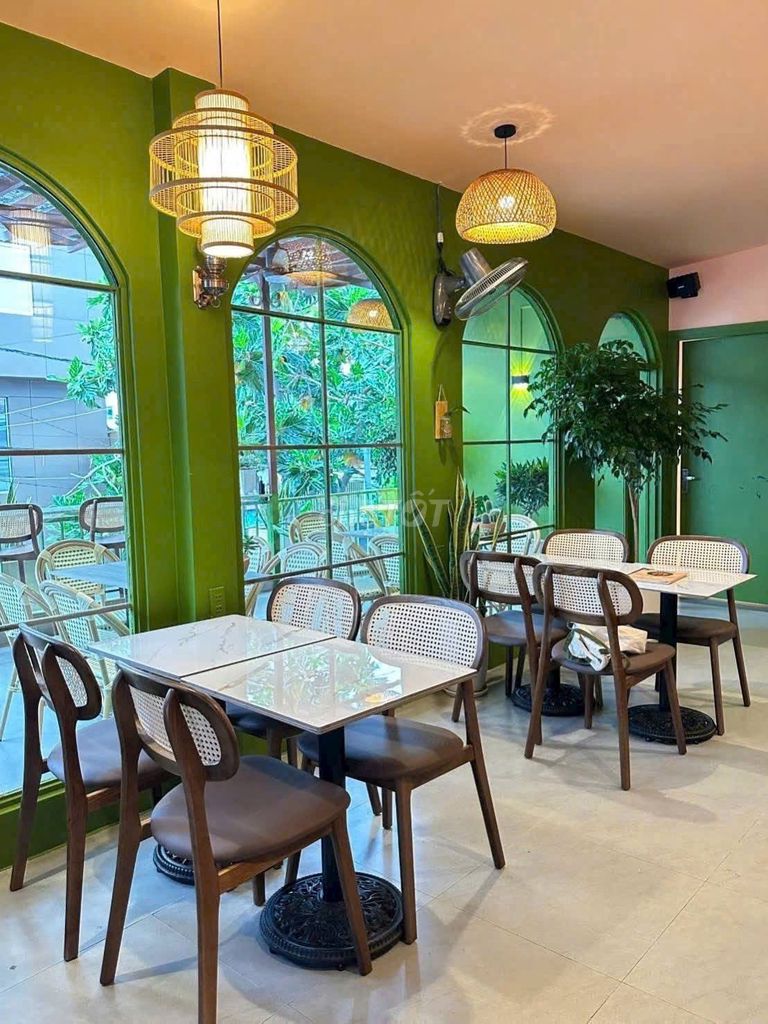 SANG NHƯỢNG NHÀ HÀNG ĐANG KINH DOANH CĂN GÓC ĐƯỜNG HỒNG BÀNG CHỈ 260TR