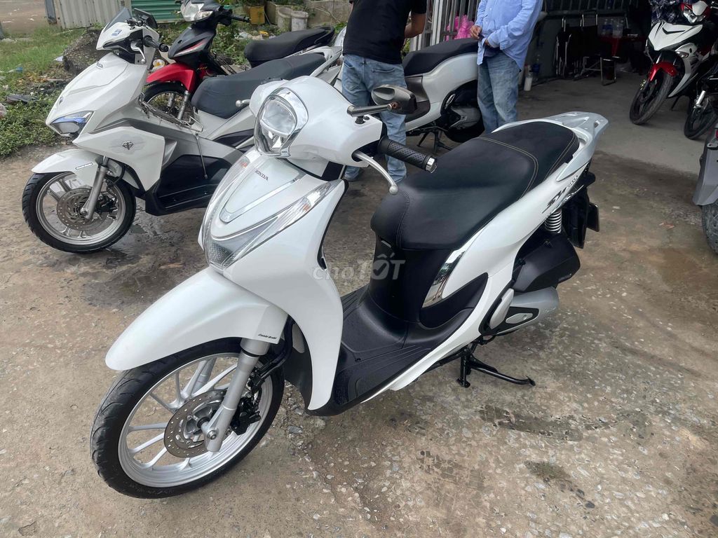 Honda SH Mode 2023 CBS Trắng 24000 km. Mua bán Xe máy tại Quận Bình Thuỷ Cần Thơ được đăng bởi Cửa hàng xe máy Minh Triều hình 4