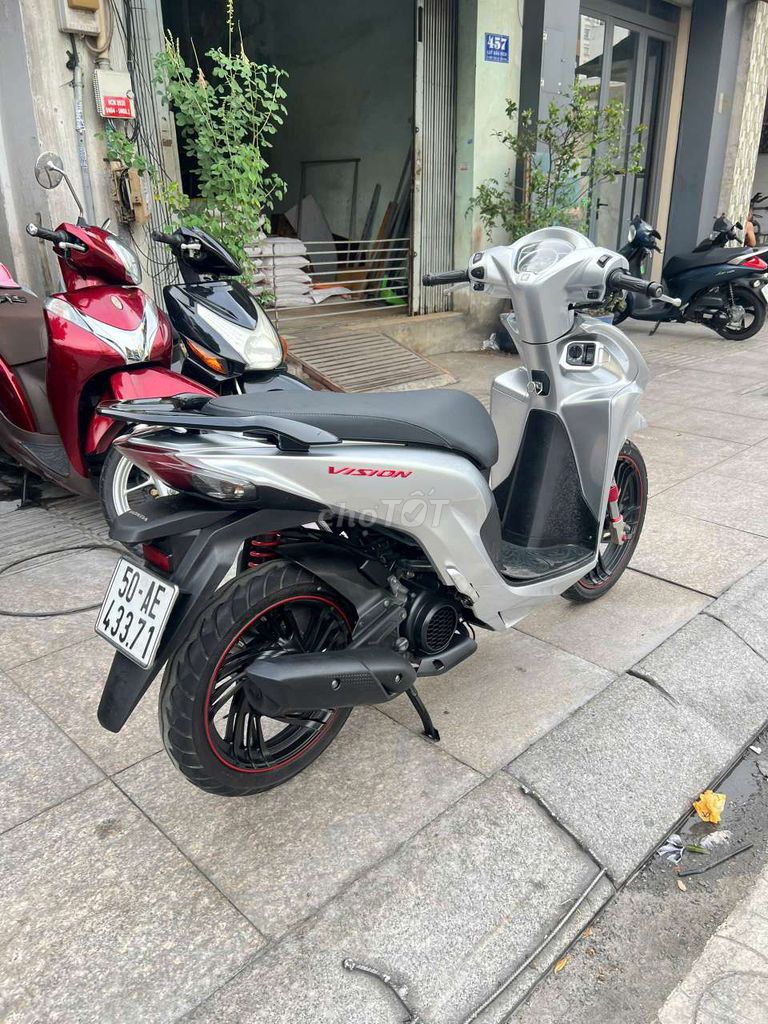 Honda Vision Cao cấp 2023 Bạc Đã sử dụng