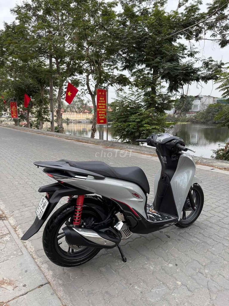 Honda SH160i 2024 Xám xi măng. Mua bán Xe máy tại Quận Ngô Quyền Hải Phòng được đăng bởi Do nhat Van hình 3