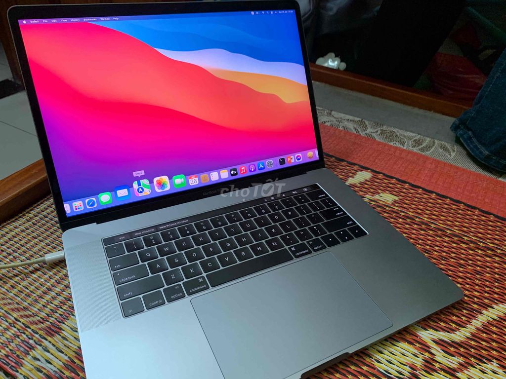 Bán hoặc giao lưu macbook pro i7 ssd 512 touchbar