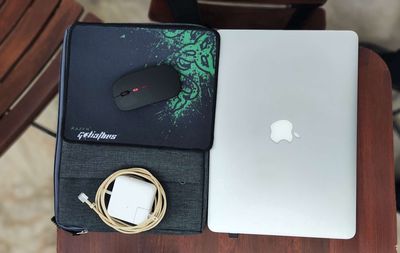 Macbook Air 2015  Core I5 ram8gb ssd256