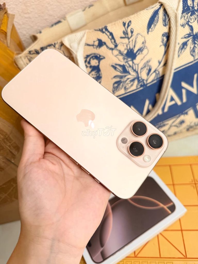 Apple iPhone 16 Pro Max 256GB Vàng hồng Đã sử dụng. Mua bán Điện thoại tại Quận 10 Tp Hồ Chí Minh được đăng bởi Hội Đồ Điện Tử hình 1