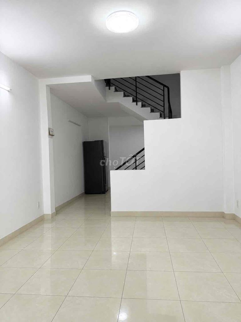 ДОМ В АРЕНДУ В ПЕРЕУЛКЕ 95 ЛЕ ТАН БЕ В РАЙОНЕ БИНЬ ТАН