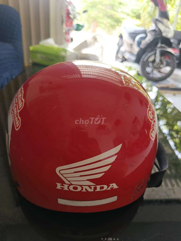 Nón bảo hiểm Honda Trẻ em Đỏ. Mua bán Mẹ và bé tại Quận Cái Răng Cần Thơ được đăng bởi Cần Thơ  hình 1