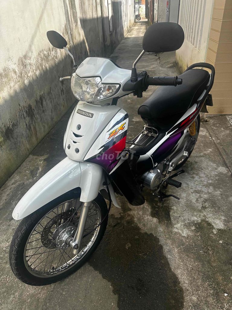 Honda wave zx 2005 máy móc zin ngoại hình đẹp keng. Mua bán Xe máy tại Thành phố Quảng Ngãi Quảng Ngãi được đăng bởi Hien hình 3