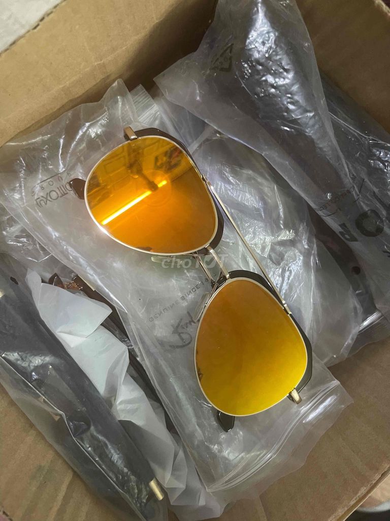 Kính râm Vàng unisex Đã qua sử dụng. Mua bán Phụ kiện thời trang khác tại Quận 12 Tp Hồ Chí Minh được đăng bởi Thơ Chế hình 1