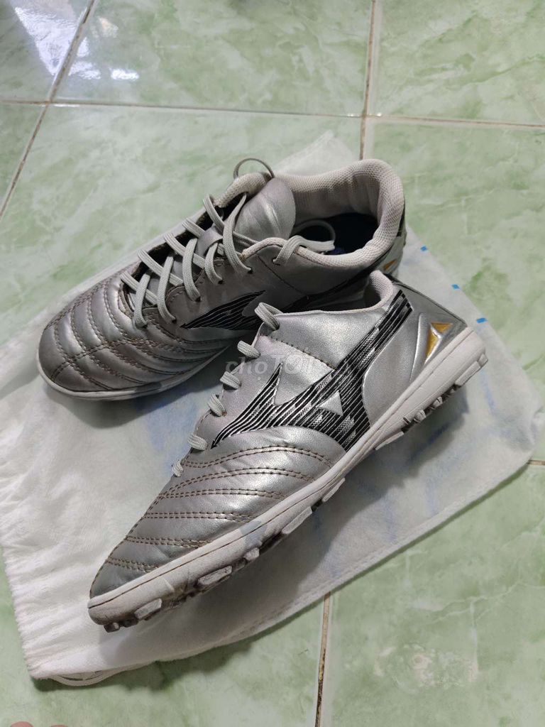 Giày đá bóng Mizuno Neo 4 Bạc. Mua bán Giày dép tại Quận Gò Vấp Tp Hồ Chí Minh được đăng bởi Dang Quoc Toan hình 1