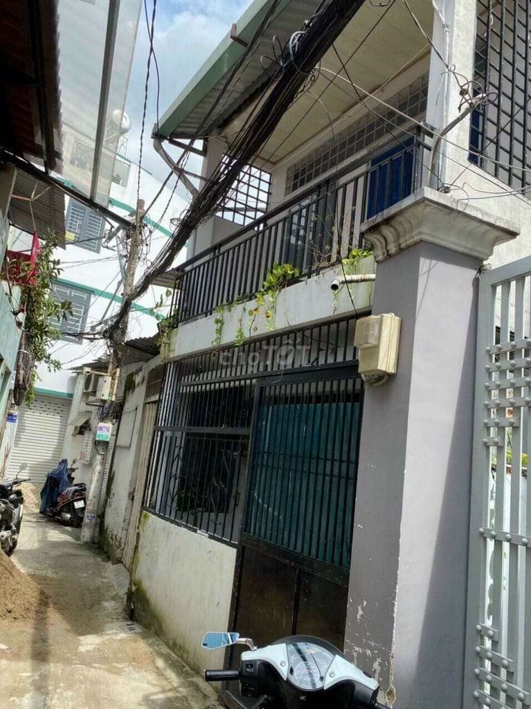 Bán căn nhà đường Phạm Văn Bạch 32m2,2tầng 1 xẹc gần chợ.