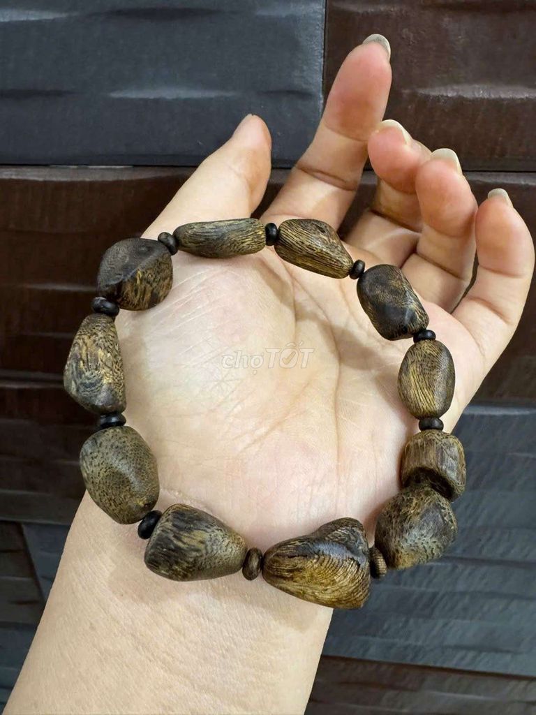 Vòng tay Trầm hương Hải Nam. Mua bán Phụ kiện thời trang khác tại Quận 7 Tp Hồ Chí Minh được đăng bởi Trầm Hương Mộc Bảo hình 1