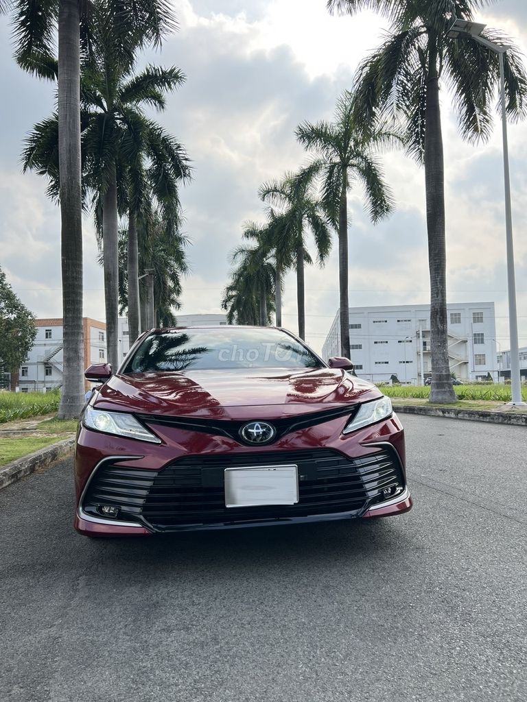 Toyota Camry 2022 2.0Q Cao Cấp - 28000 km