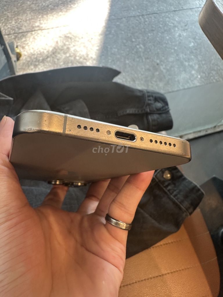 Apple iPhone 15 Pro Max 256GB Nguyên zin, xước nhẹ. Mua bán Điện thoại tại Quận Cầu Giấy Hà Nội được đăng bởi Lưu Thiện hình 1