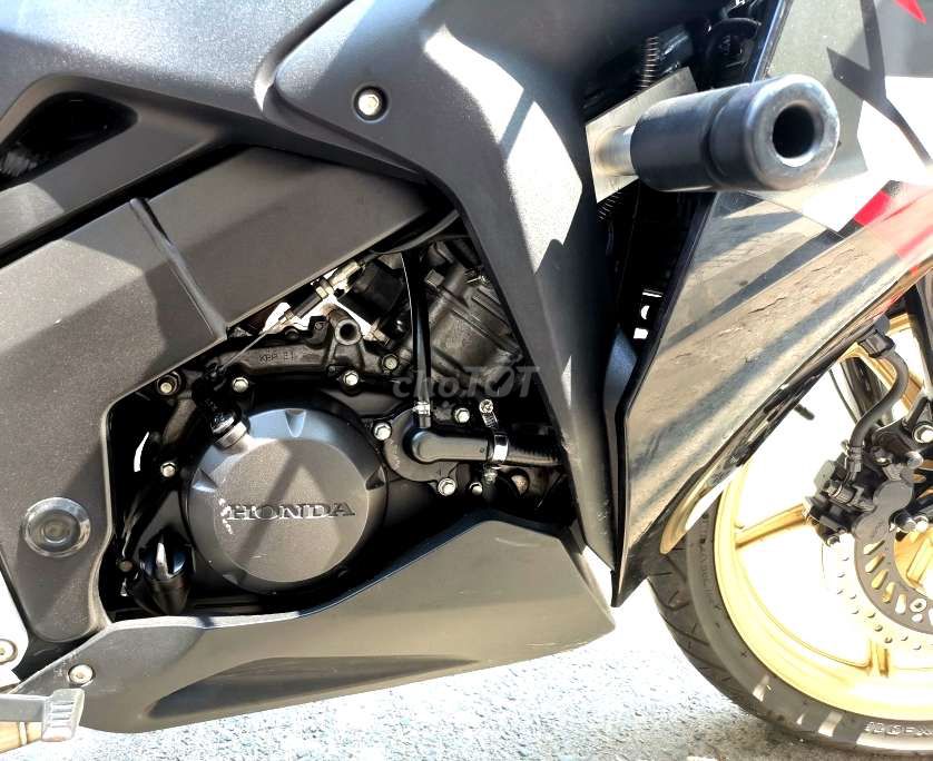 HONDA CBR 150R NHẬP THÁI 2017 - CHÍNH CHỦ 60B6 GL. Mua bán Xe máy tại Quận Tân Bình Tp Hồ Chí Minh được đăng bởi Mr Siro hình 6