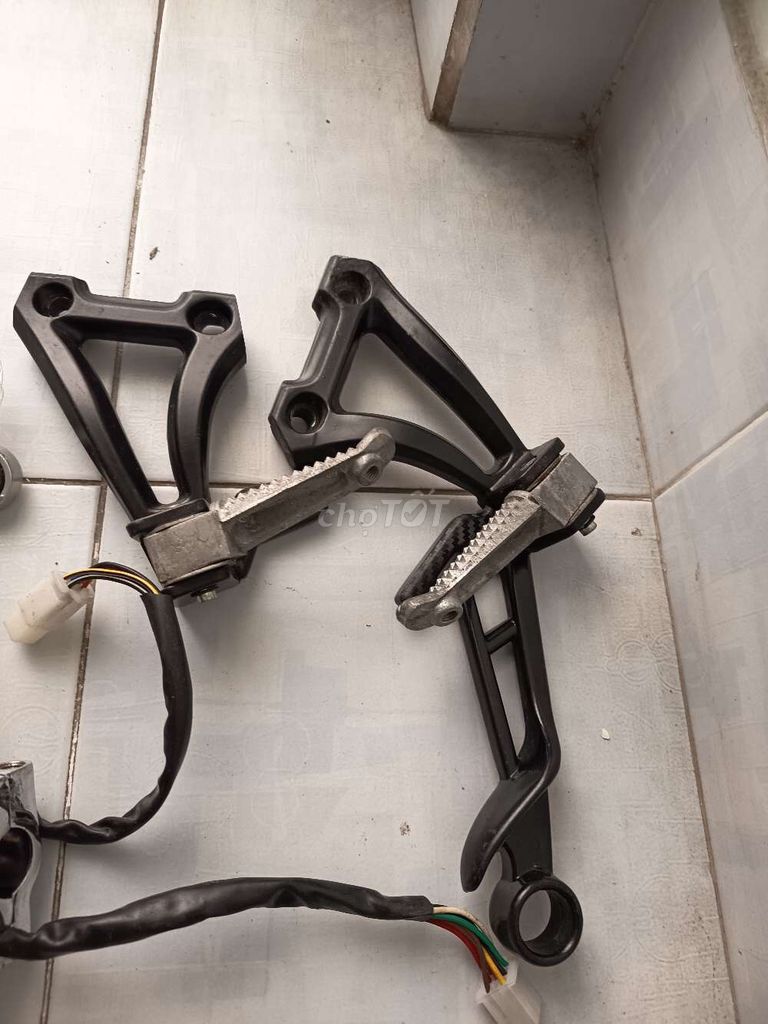 Dọn kho cuối năm rẻ bèo. Mua bán Phụ tùng xe tại Quận 4 Tp Hồ Chí Minh được đăng bởi Cường hình 6