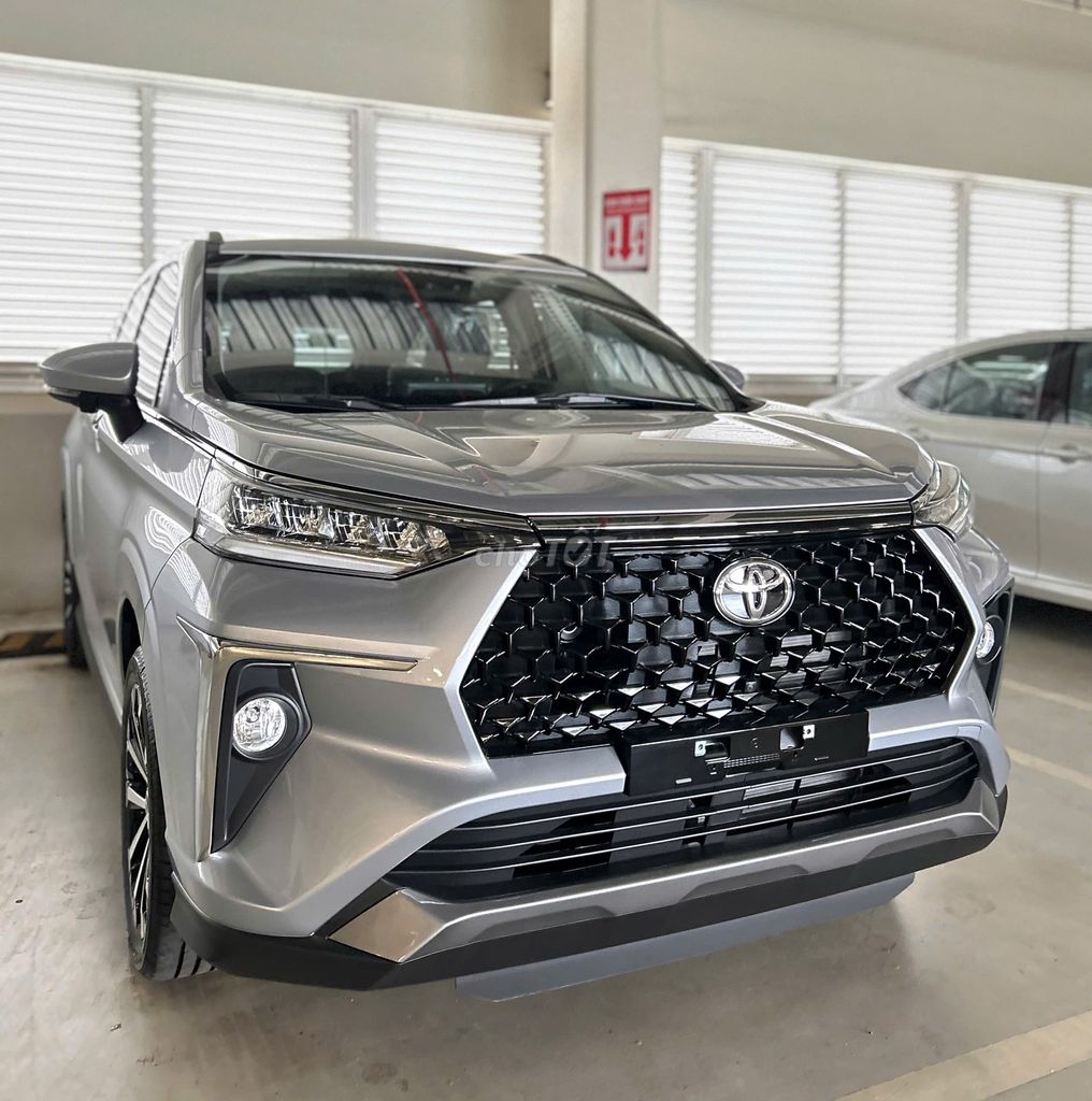 [GIAO NGAY] TOYOTA VELOZ CROSS 1.5 TOP - MÀU BẠC