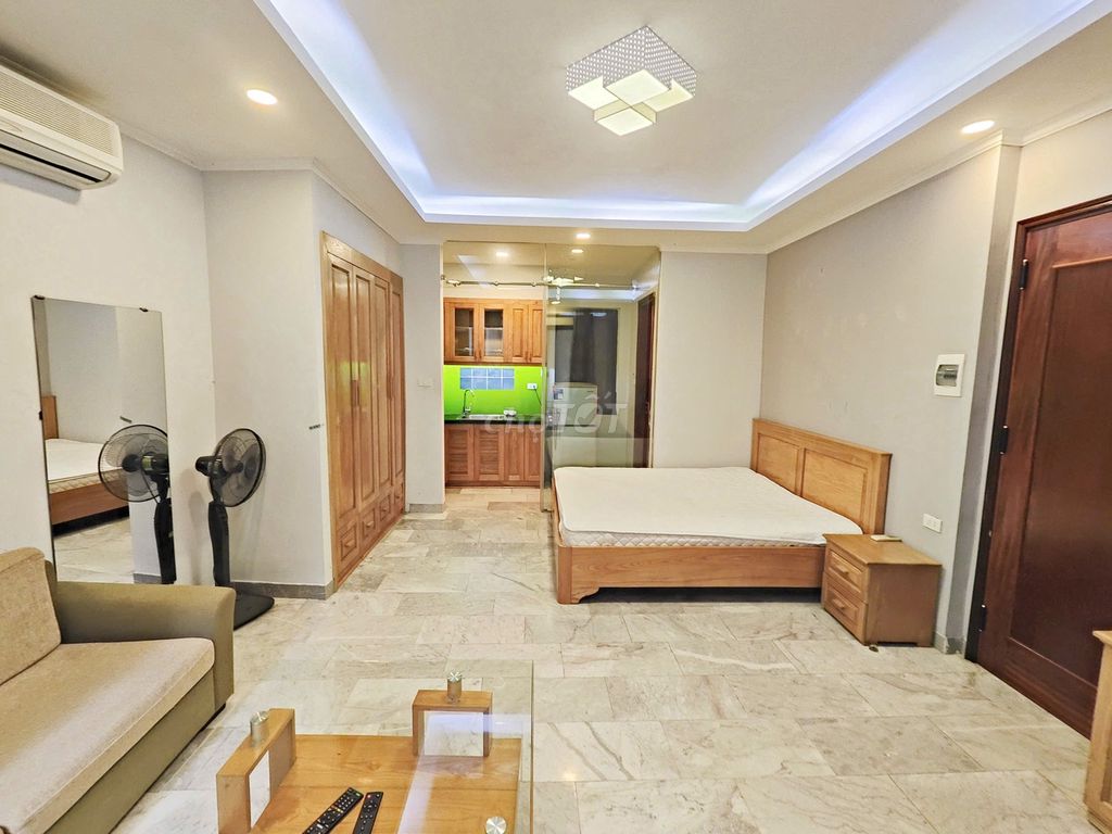 Студия 40 м², с мебелью, большие окна, Kim Ma, Ba Dinh