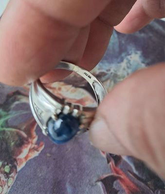 Nhẫn vàng trắng đá saphire. Mua bán Phụ kiện thời trang khác tại Quận Phú Nhuận Tp Hồ Chí Minh được đăng bởi hoàng thái