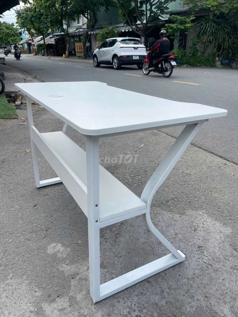 Bàn Ful Trắng 60*1m2.. Mua bán Bàn ghế tại Quận Gò Vấp Tp Hồ Chí Minh được đăng bởi BÀN GHẾ VĂN PHÒNG hình 1