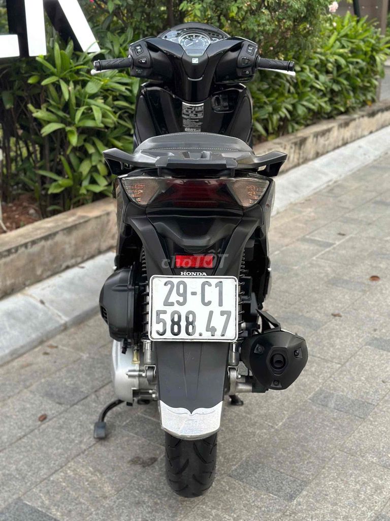 Cần bán SH 150 ABS 2018 màu đen cực đẹp, cực chất. Mua bán Xe máy tại Quận Đống Đa Hà Nội được đăng bởi Xe Máy Vượng Trung hình 11