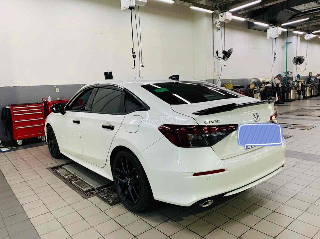 Honda Civic RS 2024 - 10.000km Siêu Đẹp Hãng Bán. Mua bán Ô tô tại Quận 7 Tp Hồ Chí Minh được đăng bởi Honda Ôtô SG Quận 7 hình 4