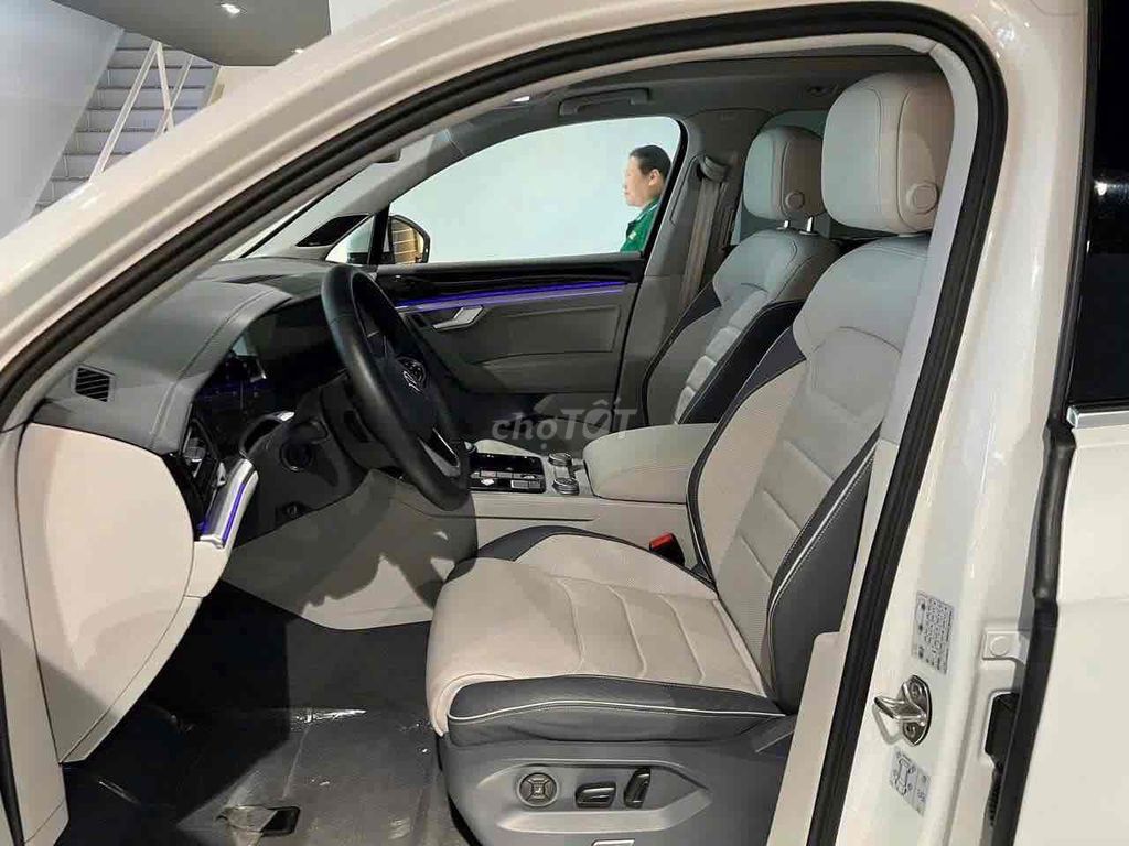 Touareg Chỉ 210Tr Nhận Xe. Cam kết giá Tốt Nhât. Mua bán Ô tô tại Quận 1 Tp Hồ Chí Minh được đăng bởi Nguyễn Trí Thanh Tâm hình 6