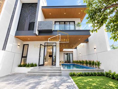 Аренда · 4 комн. · 250 м² · Quận Ngũ Hành Sơn, ул. Nam Việt Á