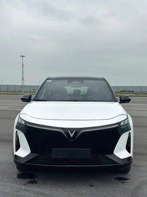 VINFAST VF8 ECO GIÁ ƯU ĐÃI - VAY 90%