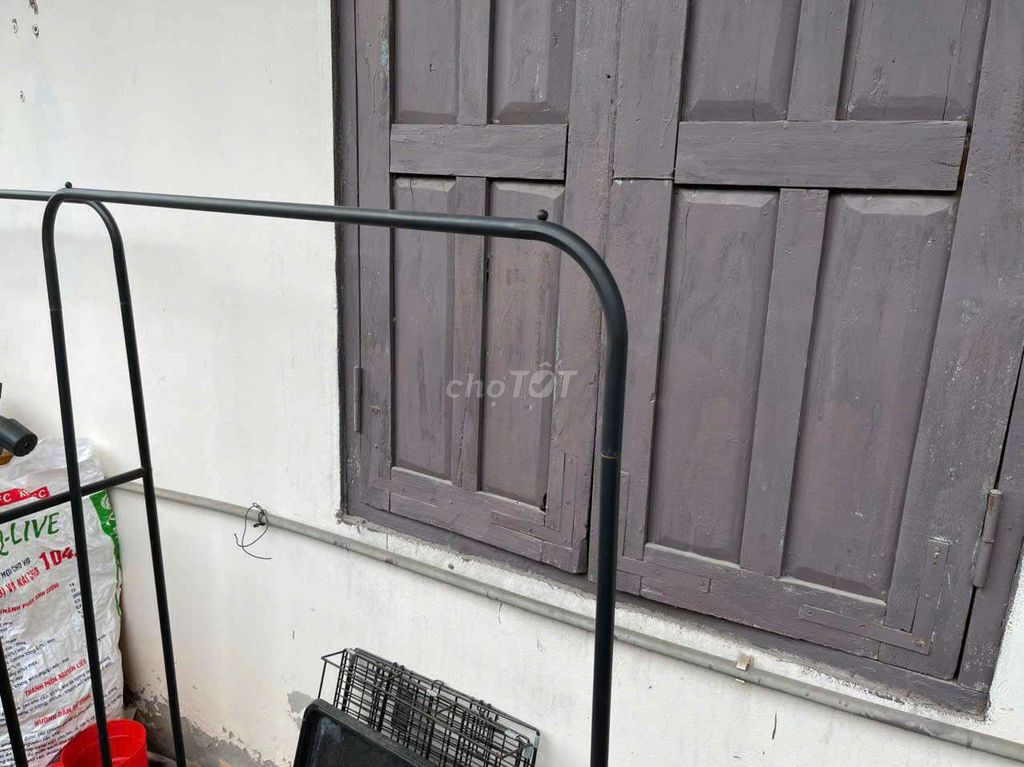 Giá treo quần áo Kim loại Đen. Mua bán Nội thất, đồ gia dụng khác tại Quận Hai Bà Trưng Hà Nội được đăng bởi Vũ  hình 1