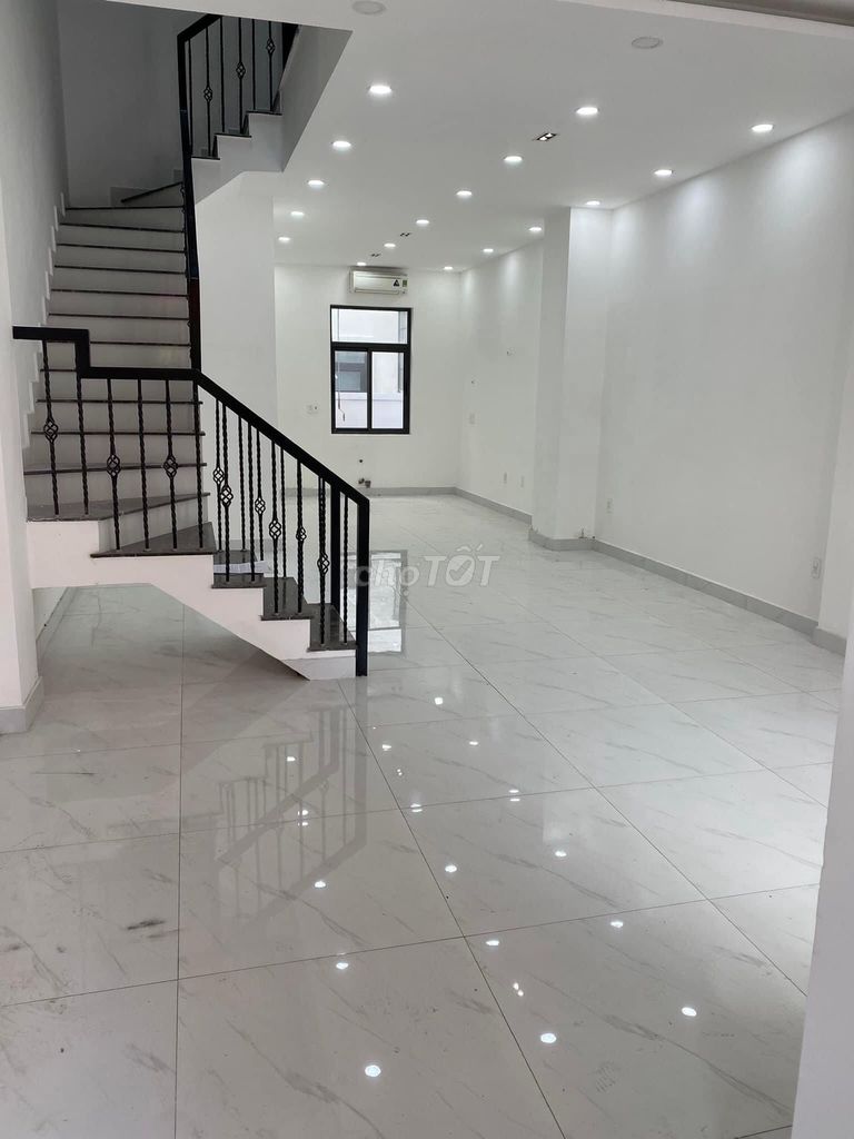 Cho thuê nhà mặt tiền Liên Phường gần Đỗ Xuân Hợp 5x20m 3L4PN